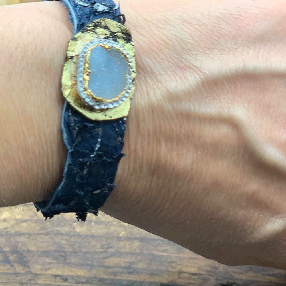 Matana Navy Blue leather and druzy pave bracelet - Picture 5 of 8